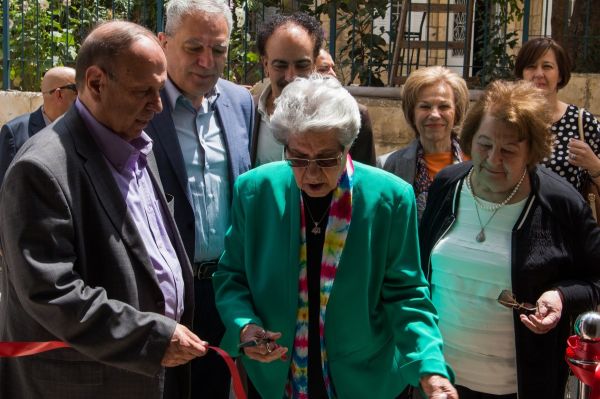كهرباء القدس تفتتح مشروعأ للطاقة الشمسية في مدرسة دار الطفل العربي